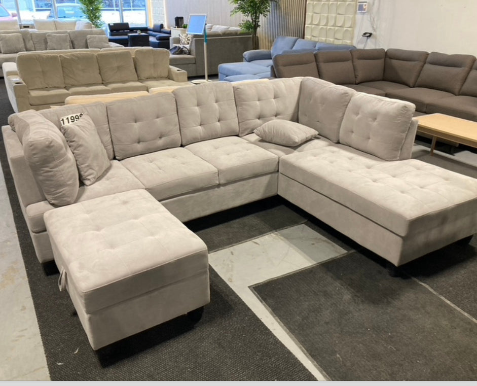 Canapé d'angle moderne gris clair avec pouf