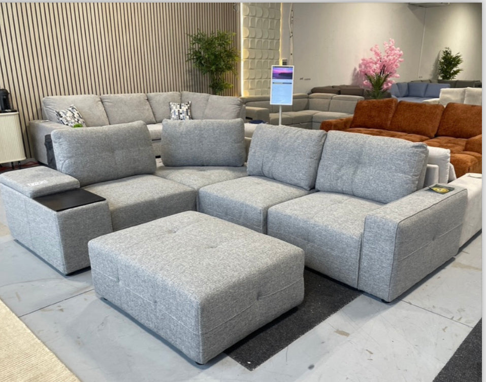 Canapé d'angle modulable gris de luxe avec pouf